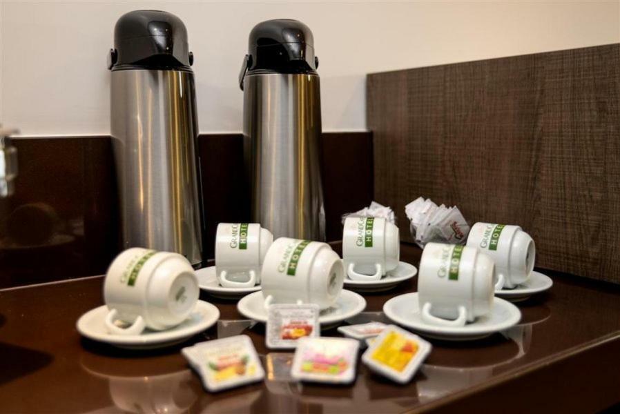 Grand Cafe Hotel Мануасу Екстериор снимка